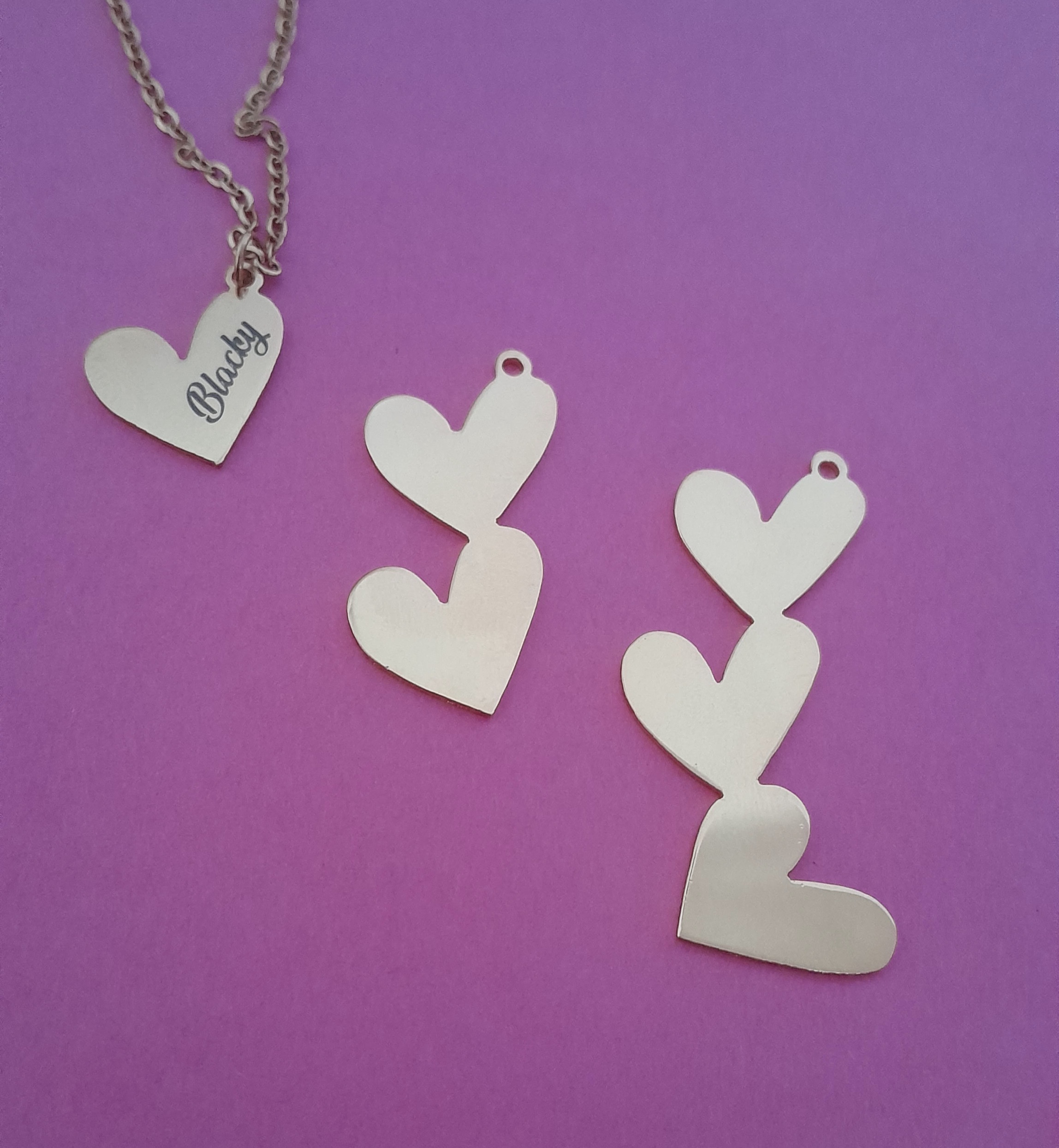 Collar de Corazones Personalizados en Latón con Baño de Oro - Imagen 3