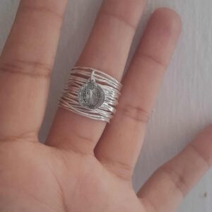 Anillo Hilo con Dije San Benito en Plata .925
