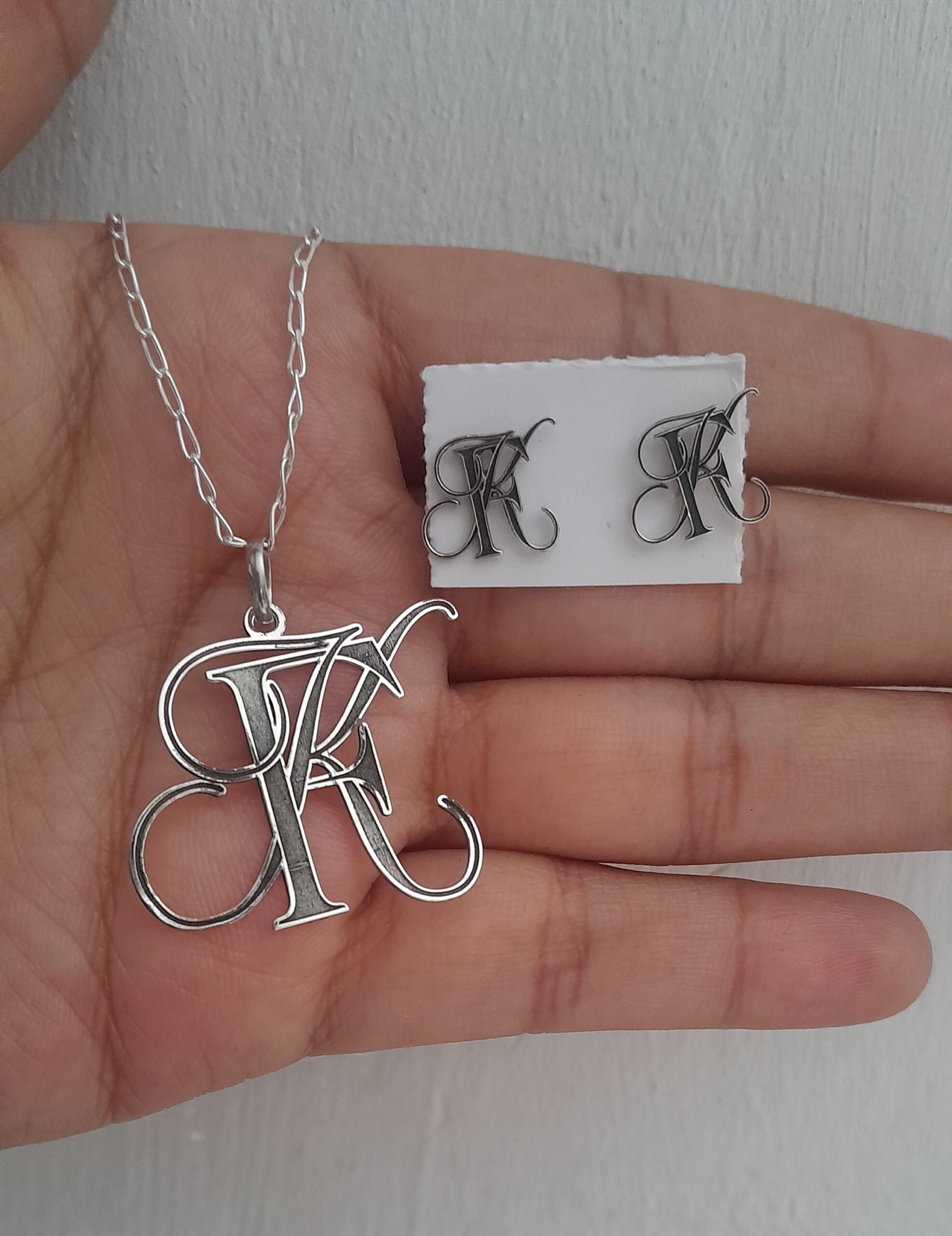 Collar y Aretes de Iniciales Monograma Personalizado en Plata .950