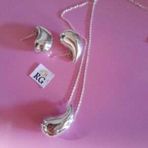Aretes y Collar de Gota Grande en Plata .925