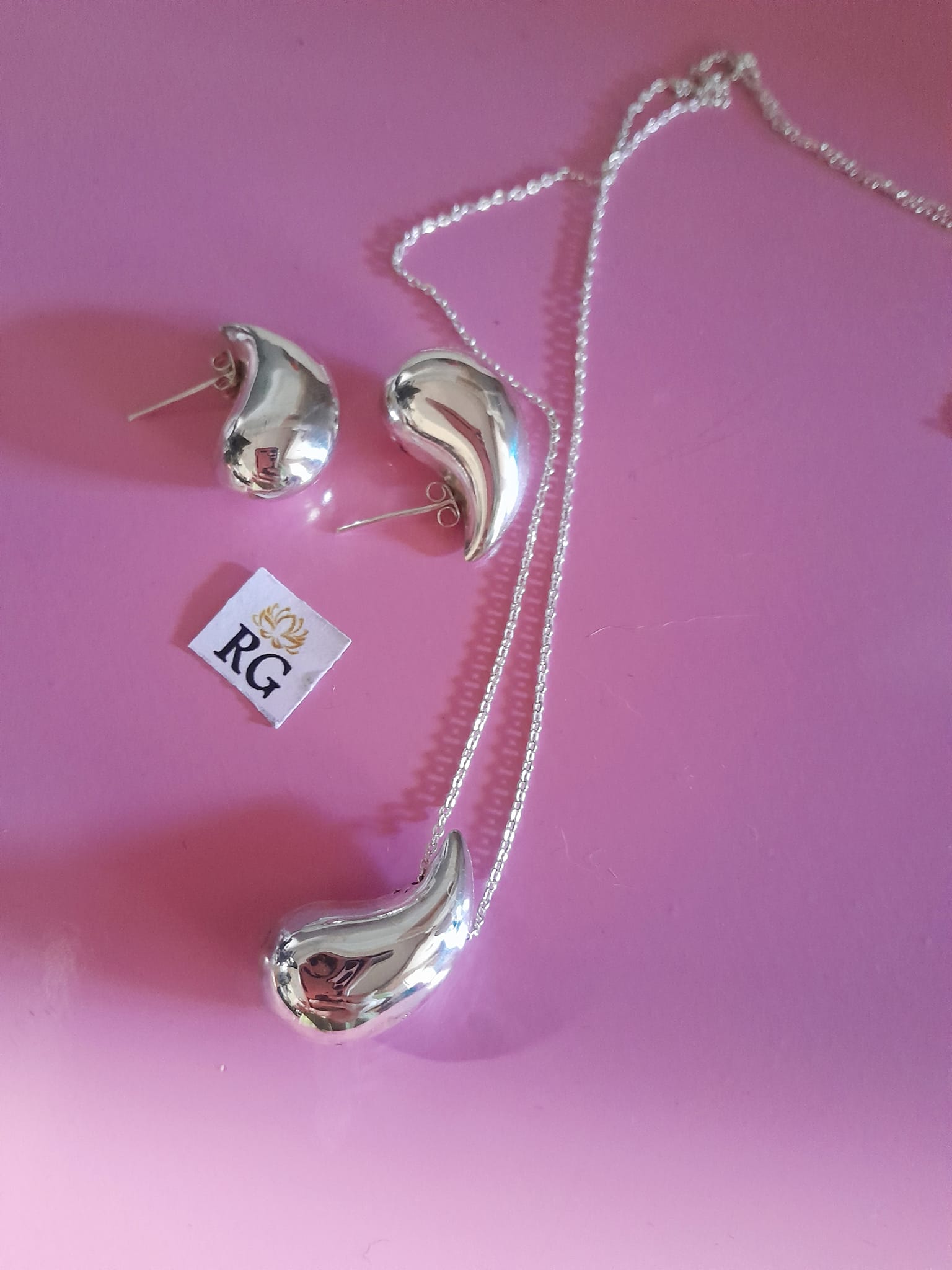 Aretes y Collar de Gota Grande en Plata .925