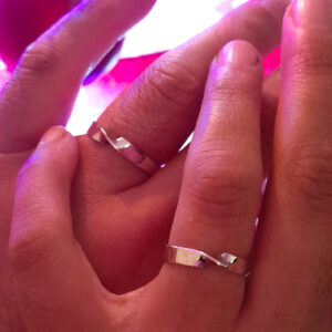 Anillos Curvados Personalizados para Parejas en Plata .925