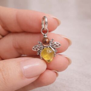 Dije de Abeja con Piedra Ámbar en Plata .925